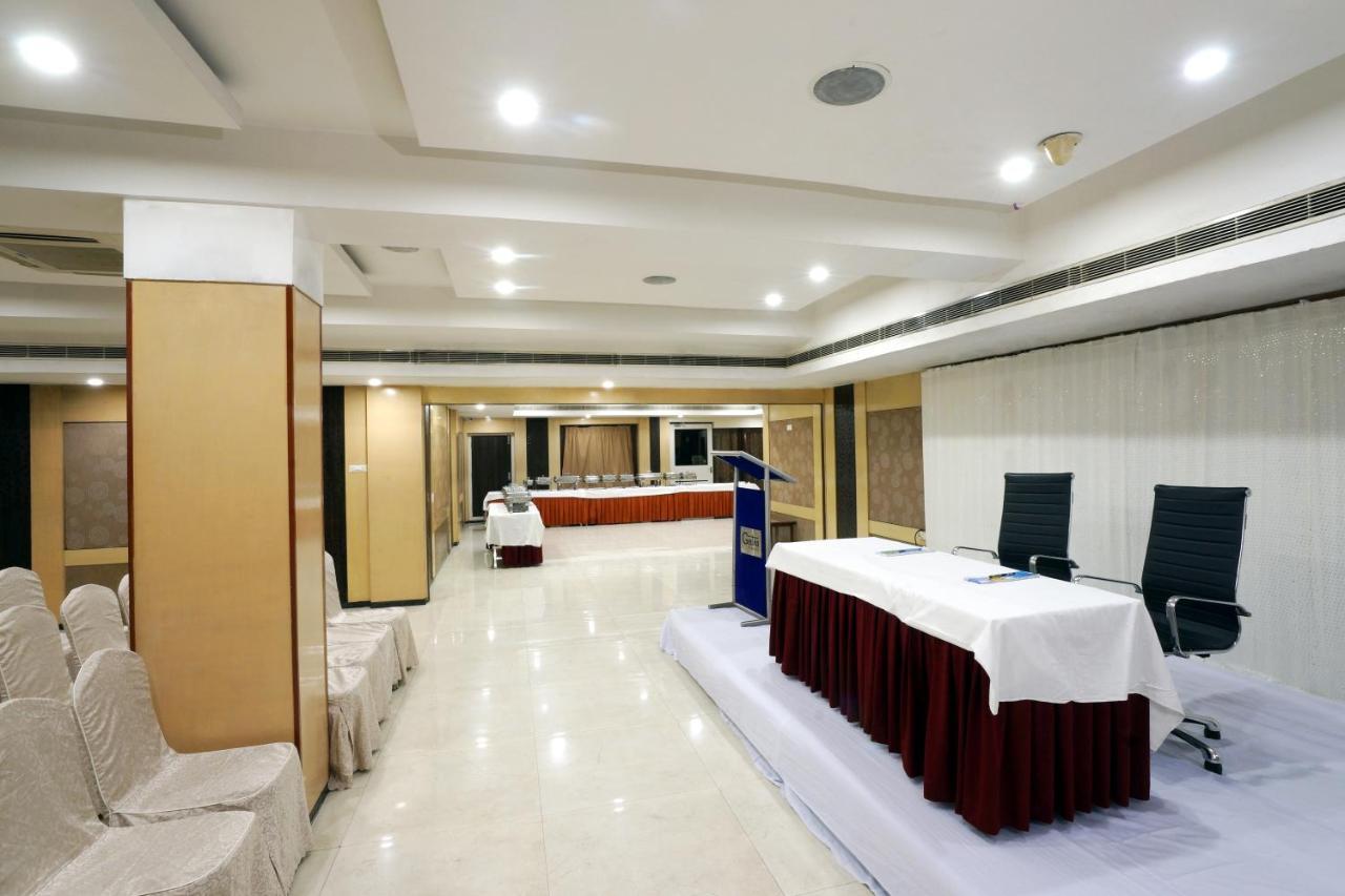 Hotel Geetha Regency Guntūr Exterior foto